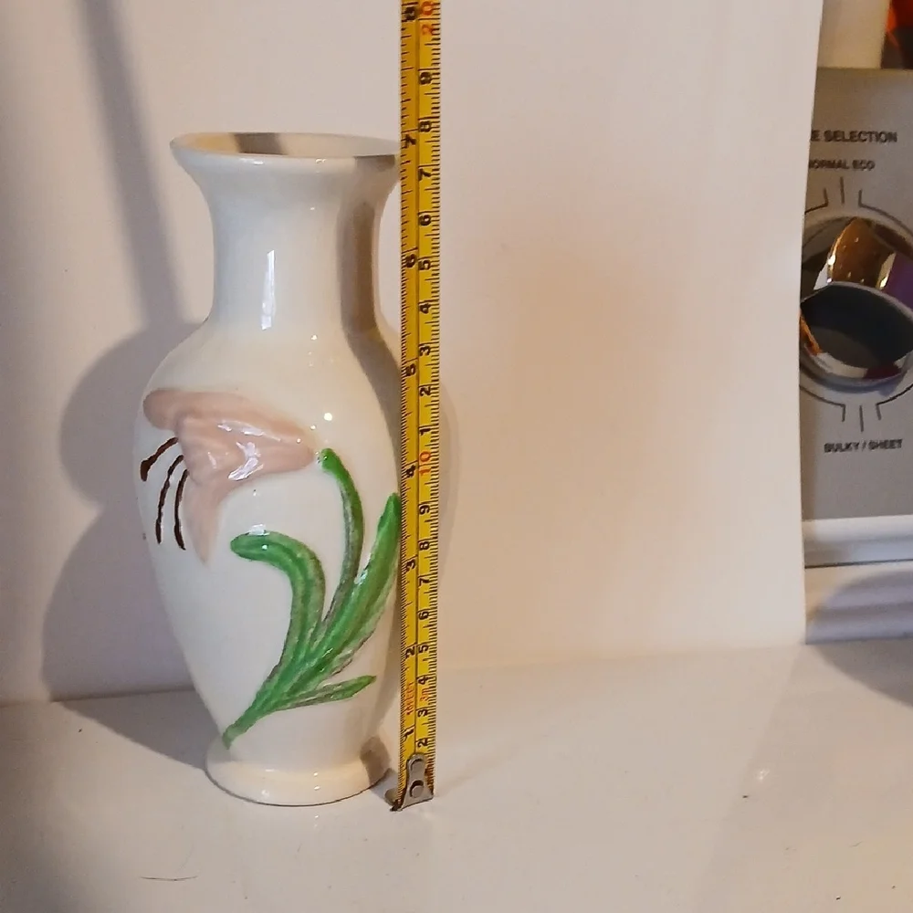 Vintage 40s Hull Pottery Cream Vase with Floral Design